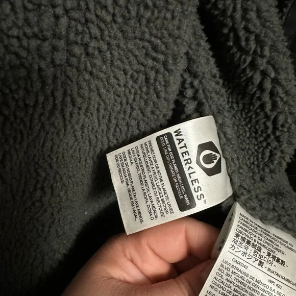 Levi's Men's Black Sherpa-Lined Jacket - Picture 9 of 10